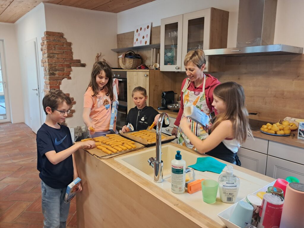 Mittagessen, kochen , Kinder, essen