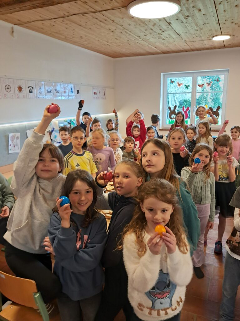 Ostern, Osterhase, Jause, Eier, Schokolade, Eier pecken, verstecken, Garten, jausnen