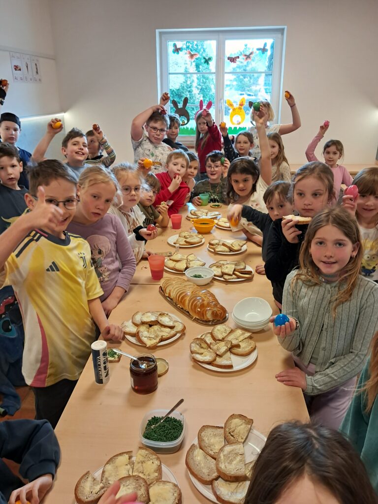 Ostern, Osterhase, Jause, Eier, Schokolade, Eier pecken, verstecken, Garten, jausnen