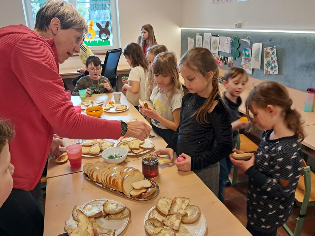 Ostern, Osterhase, Jause, Eier, Schokolade, Eier pecken, verstecken, Garten, jausnen