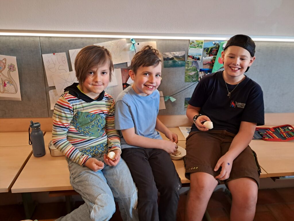 Ostern, Osterhase, Jause, Eier, Schokolade, Eier pecken, verstecken, Garten, jausnen