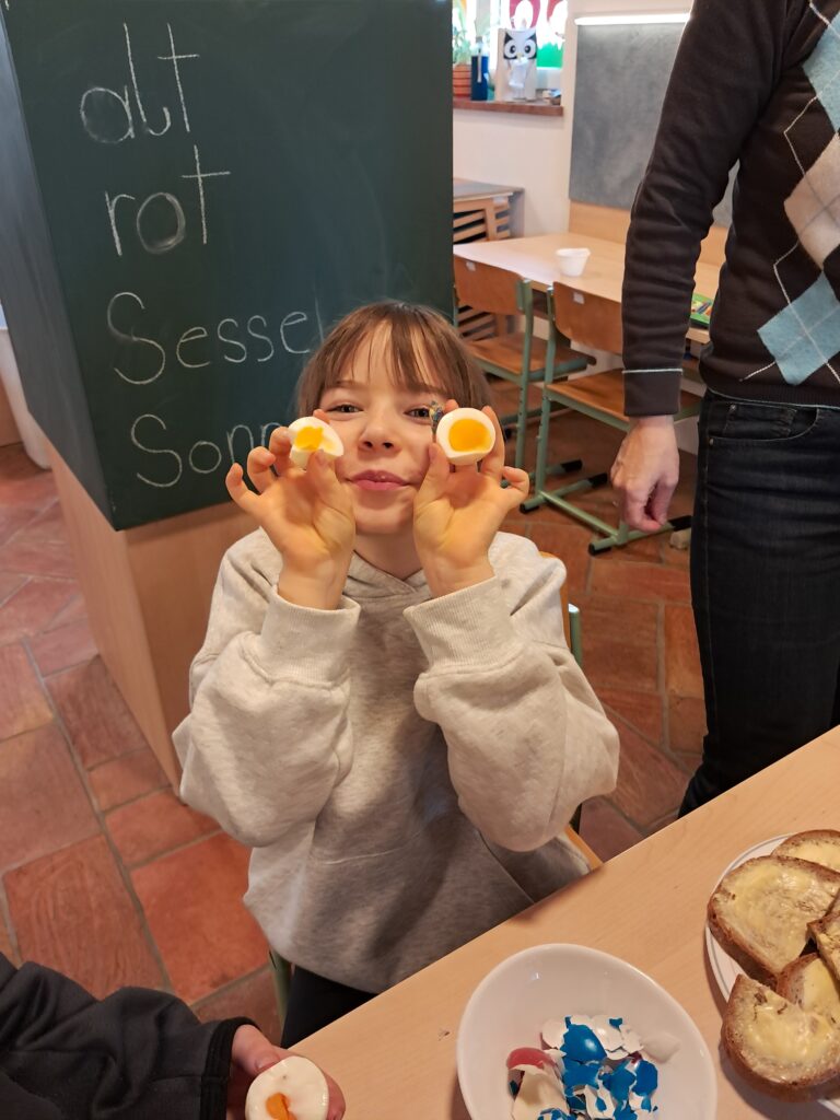 Ostern, Osterhase, Jause, Eier, Schokolade, Eier pecken, verstecken, Garten, jausnen