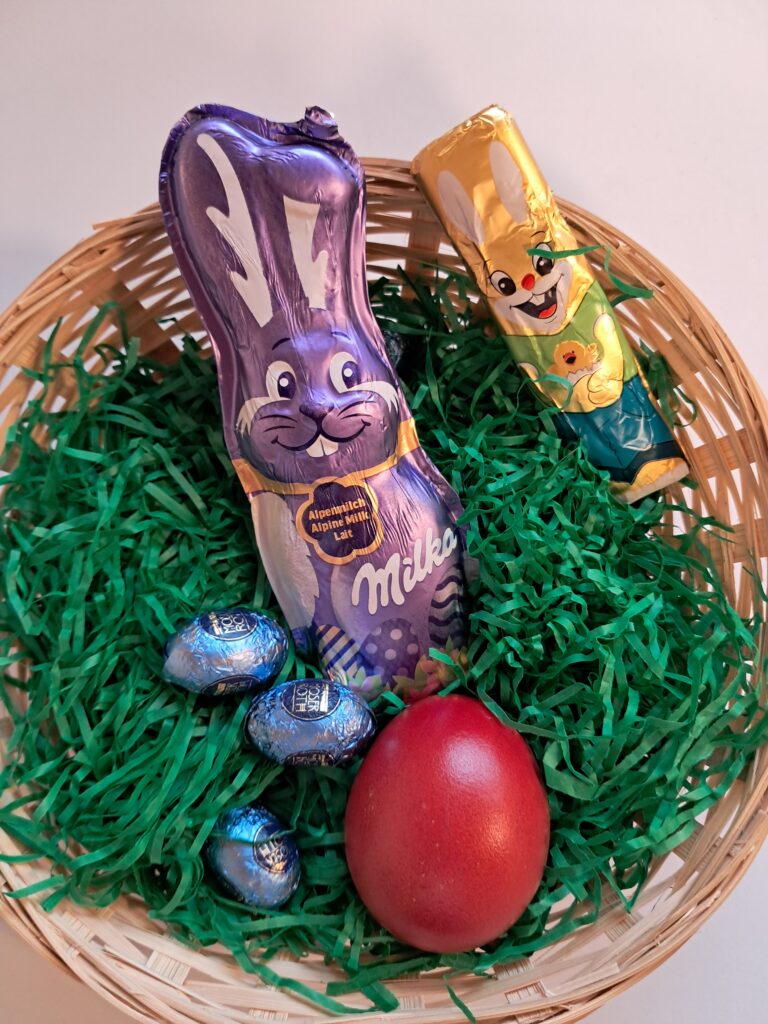 Ostern, Osterhase, Jause, Eier, Schokolade, Eier pecken, verstecken, Garten, jausnen