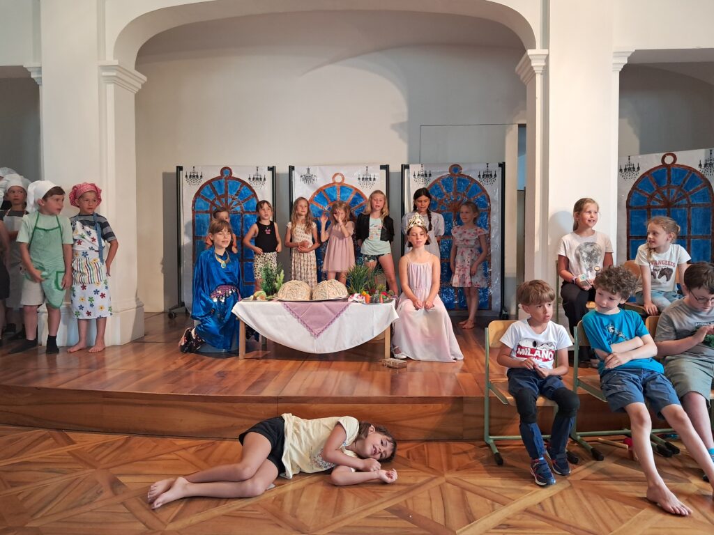 Theater, Schauspiel, musizieren, proben, Applaus, Zuschauer, feiern, Musik,
